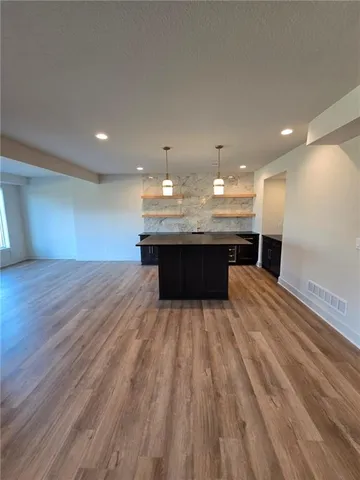 $849,000 | 4604 Northwest Luna Piena Way, Riverside, MO 64150