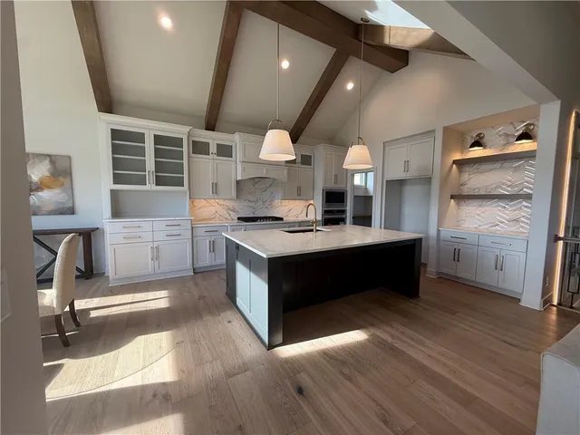 $849,000 | 4604 Northwest Luna Piena Way, Riverside, MO 64150