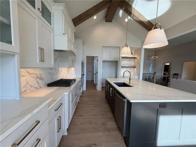 $849,000 | 4604 Northwest Luna Piena Way, Riverside, MO 64150