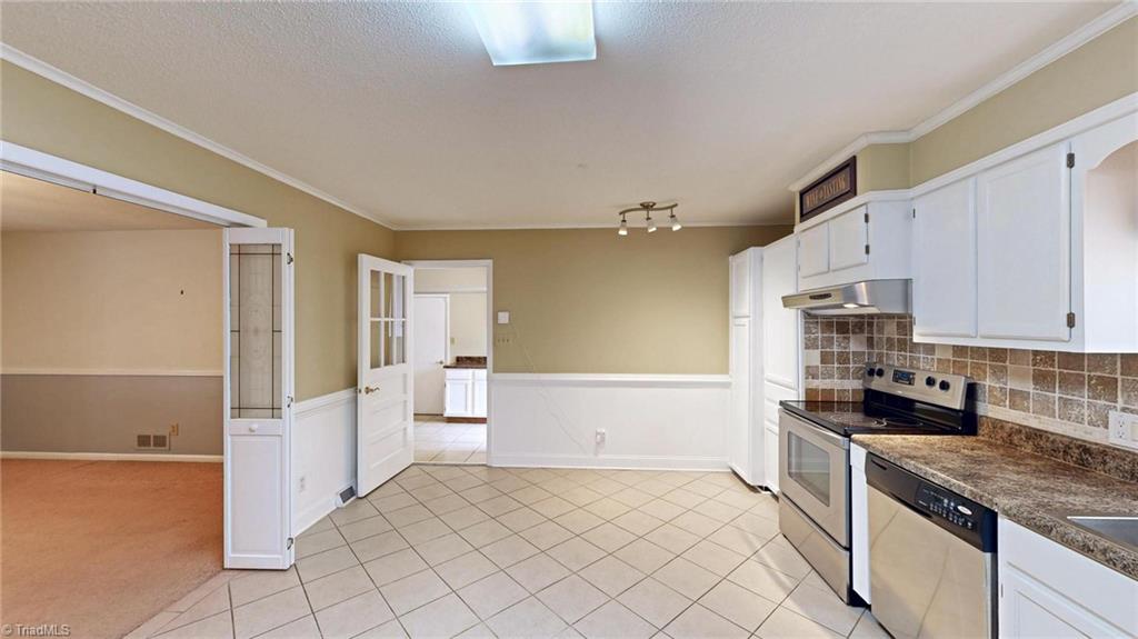 1007 Shalimar Drive High Point, NC 27262 - Photo 5 of 43 Kitchen