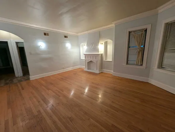 $1,700 | 7842 South Bennett Avenue, Unit 1, Chicago, IL 60649