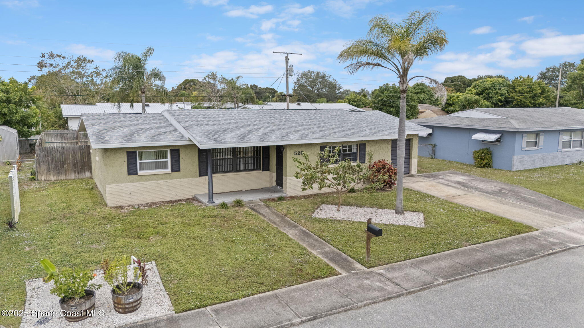 520 Croton Road Melbourne, FL 32935 - Photo 3 of 36 a front view of a house with garden