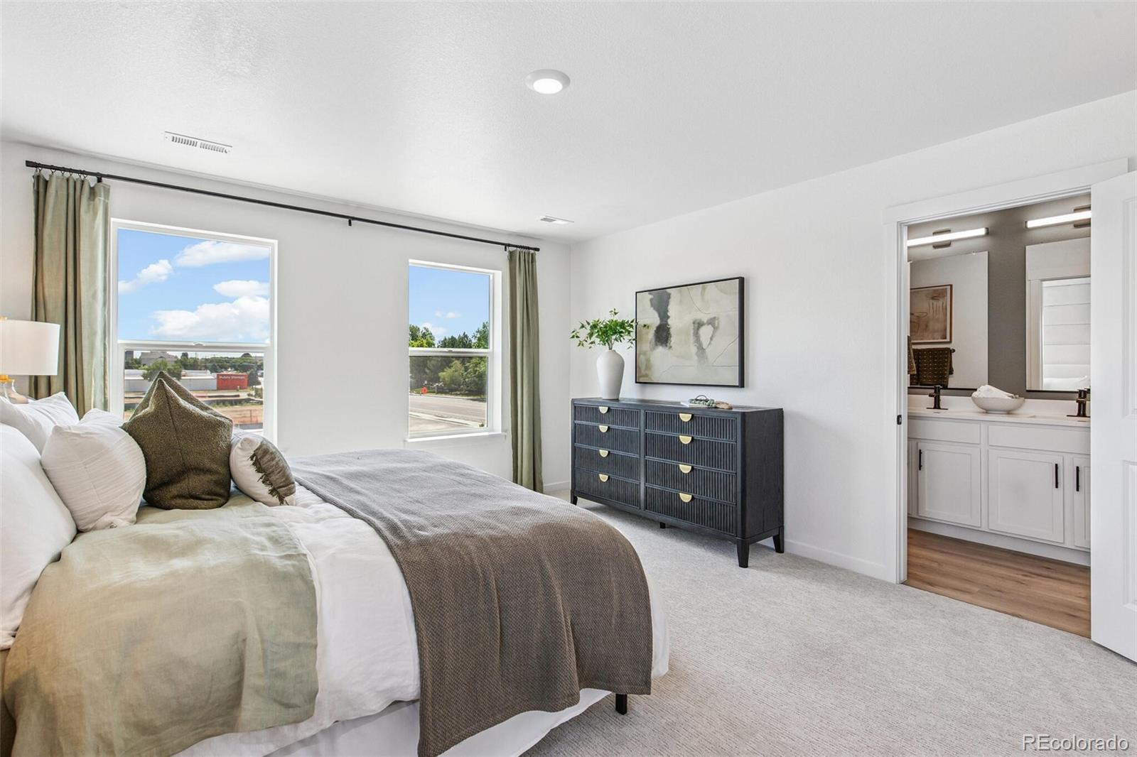 1374 South Chester Street, Unit A Denver, CO 80247 - Photo 21 of 34