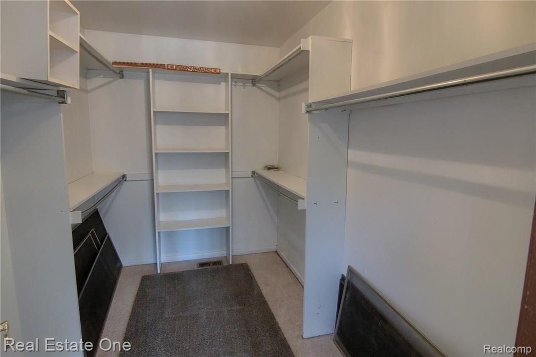 3168 Baypoint Drive Rochester, MI 48309 - Photo 18 of 27 Master_Bedroom_Walkin_Closet.jpg