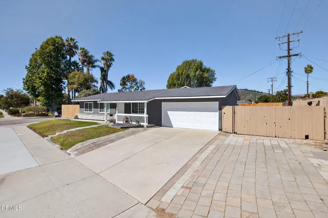 a view of a house with entertaining space