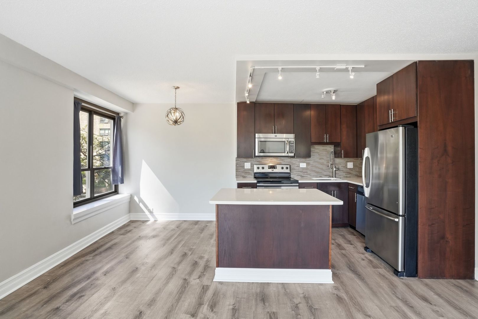 2930 North Sheridan Road, Unit 306 Chicago, IL 60657 - Photo 10 of 31