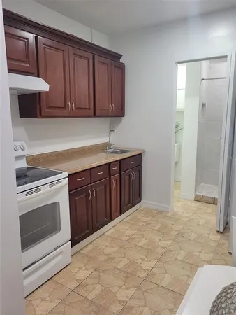 $1,200 | 531 Lakeview Court, Kissimmee, FL 34759