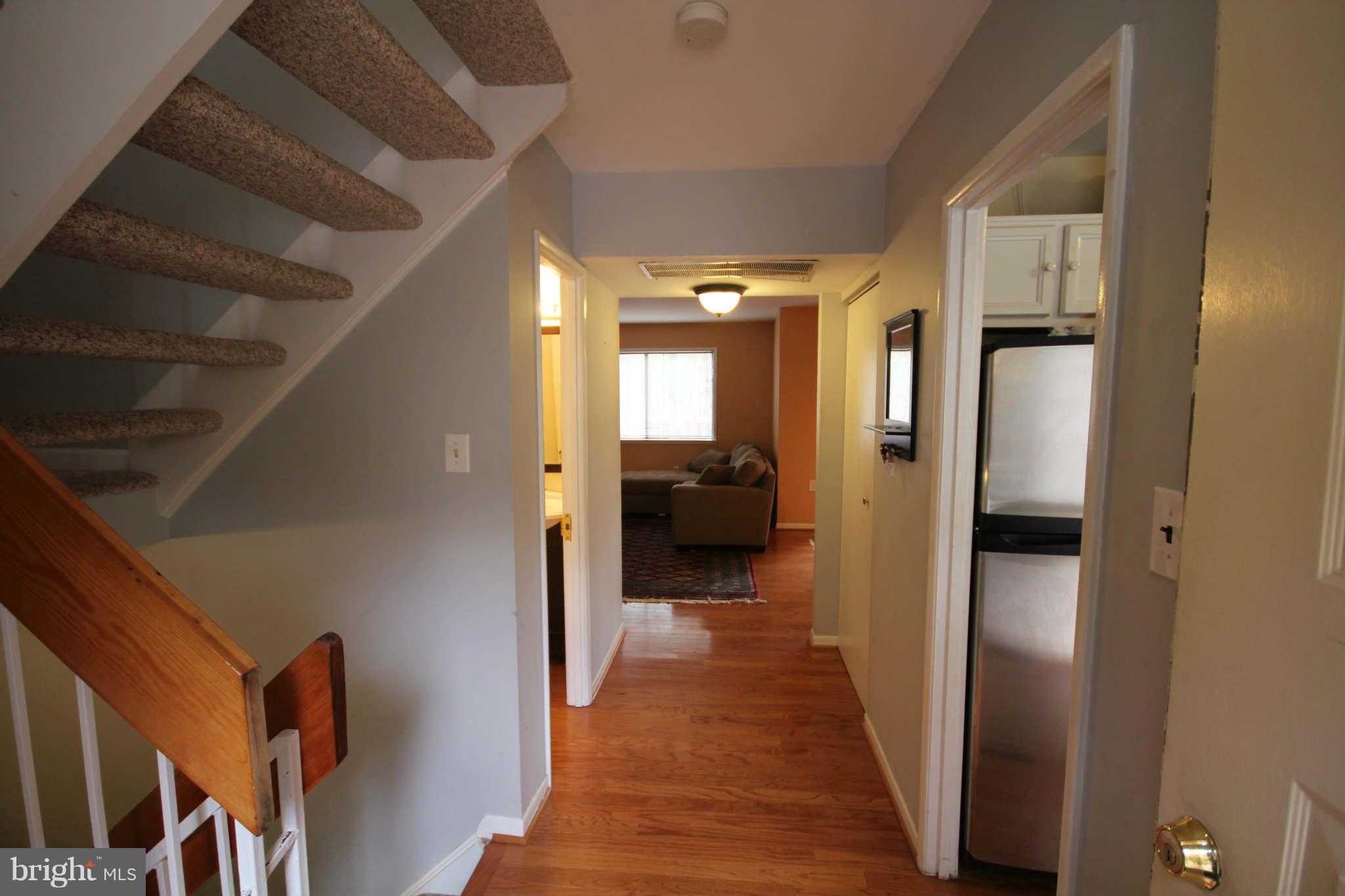 2483 Pyrenees Court Reston, VA 20191 - Photo 2 of 20 Hallway/Foyer