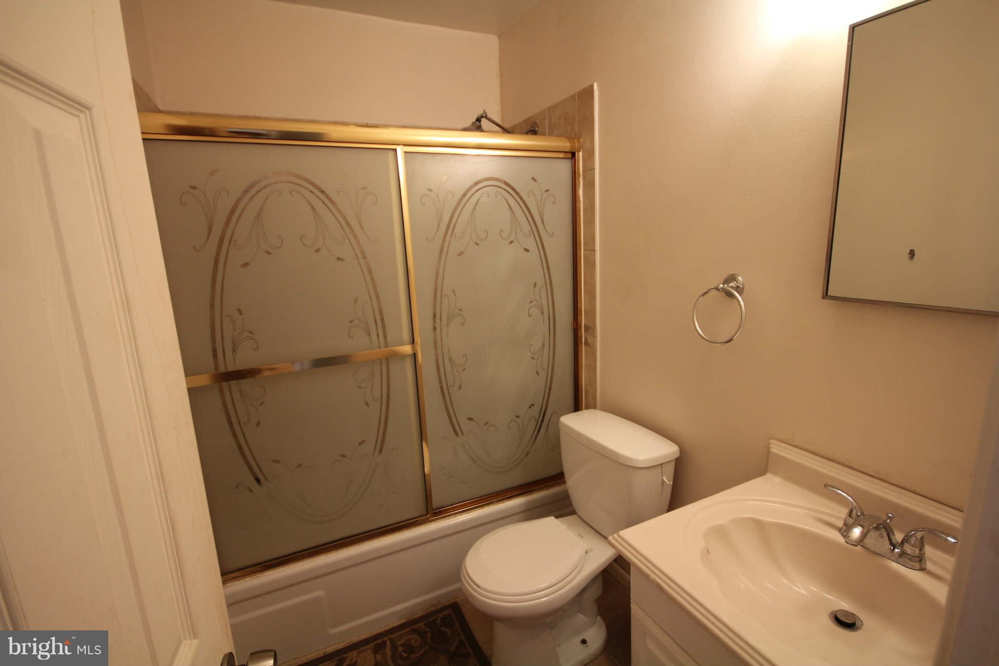2483 Pyrenees Court Reston, VA 20191 - Photo 14 of 20 Upper Level Bath
