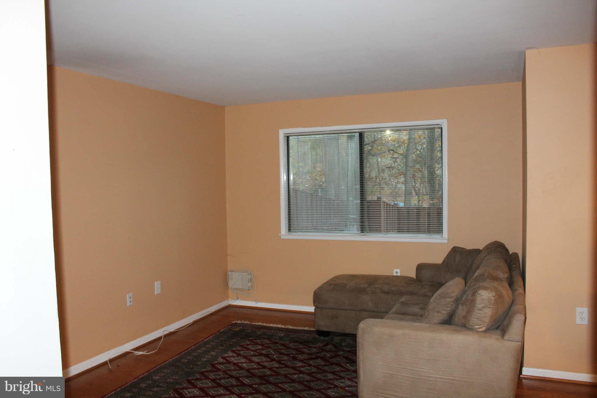 2483 Pyrenees Court Reston, VA 20191 - Photo 7 of 20 Living Room