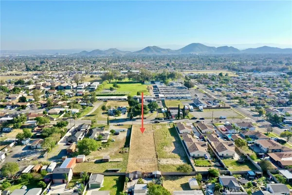 $325,000 | 17562 Court Street, Fontana, CA 92336