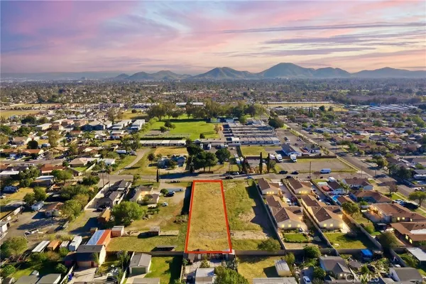 $325,000 | 17562 Court Street, Fontana, CA 92336