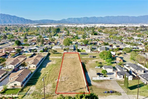$325,000 | 17562 Court Street, Fontana, CA 92336