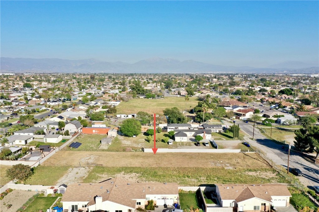 17562 Court Street Fontana, CA 92336 - Photo 8 of 16 view of city
