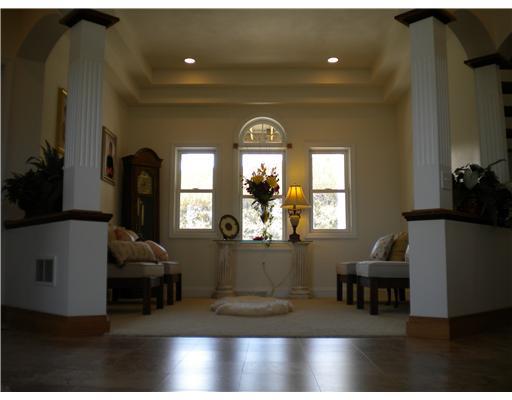 607 Arthur Road Washington, PA 15301 - Photo 5 of 18 Entry/Foyer.