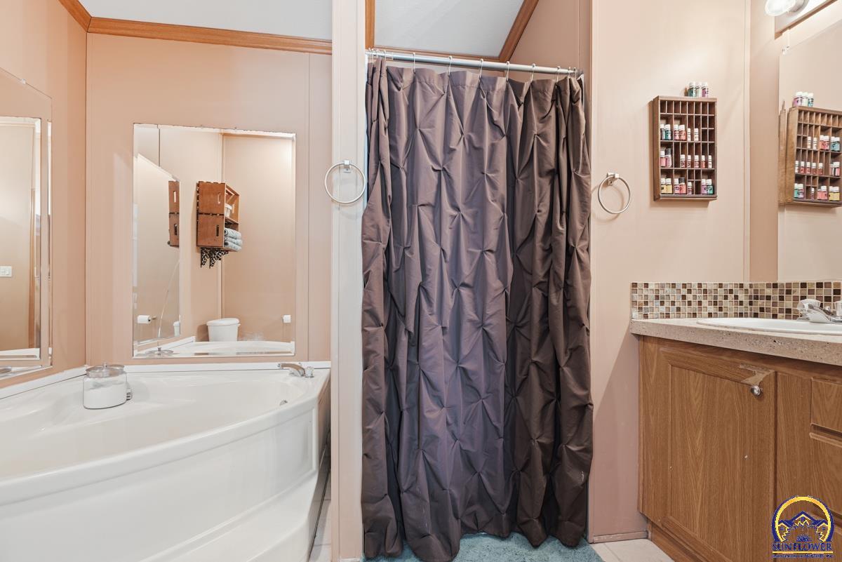 10920 South Jordan Road Wakarusa, KS 66546 - Photo 14 of 29