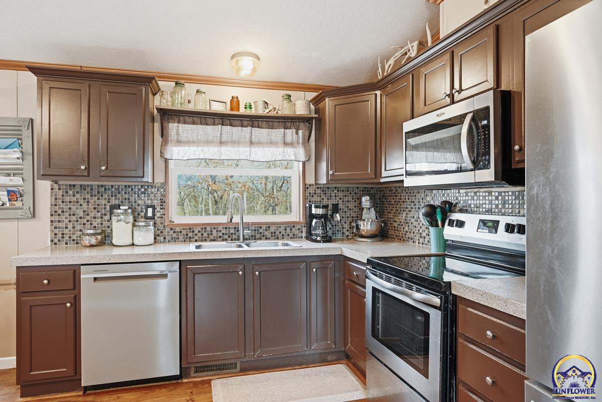 10920 South Jordan Road Wakarusa, KS 66546 - Photo 10 of 29