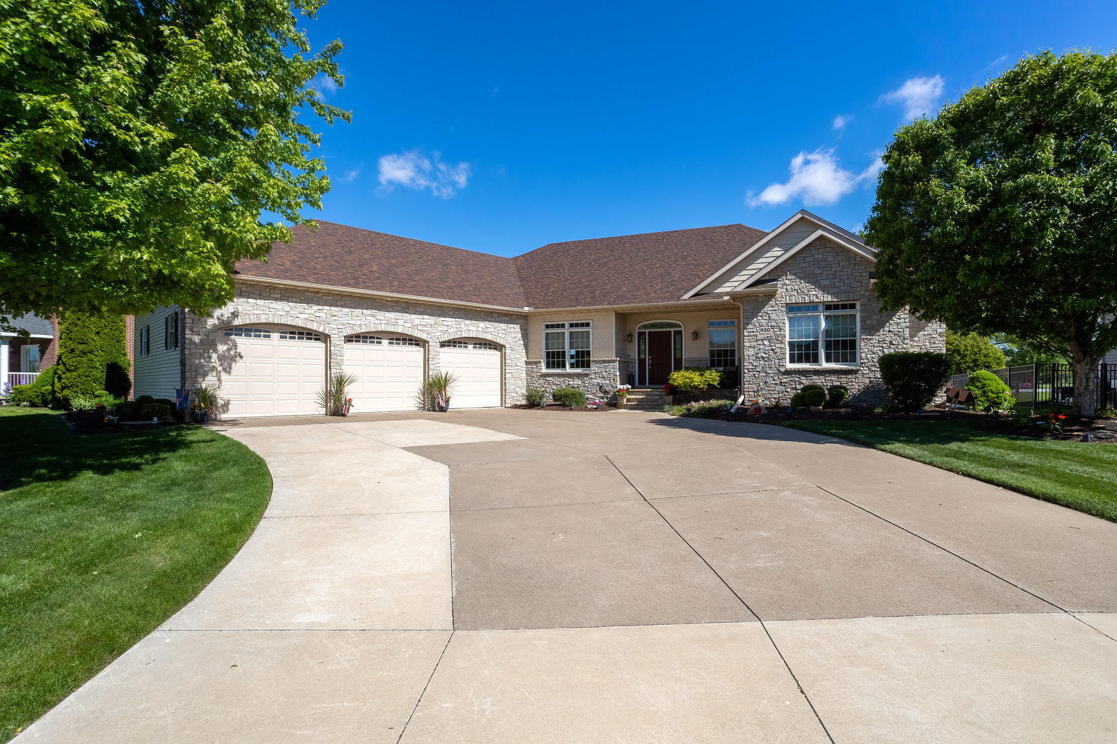 920 Rustic View Court Eldridge, IA 52748 - Photo 8 of 63