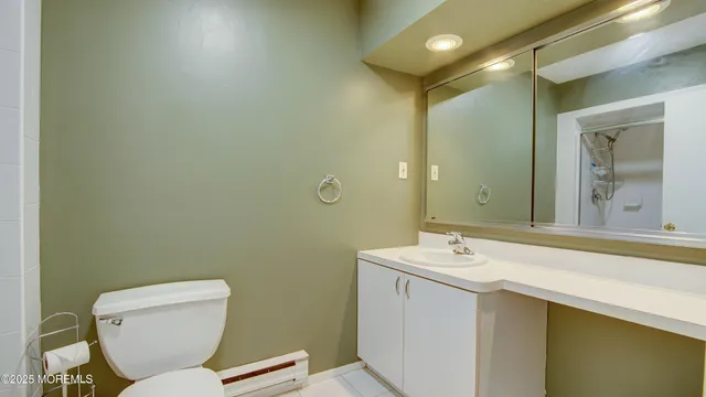 $2,000 | 30 Meadow Green Circle, Unit E, Manalapan, NJ 07726