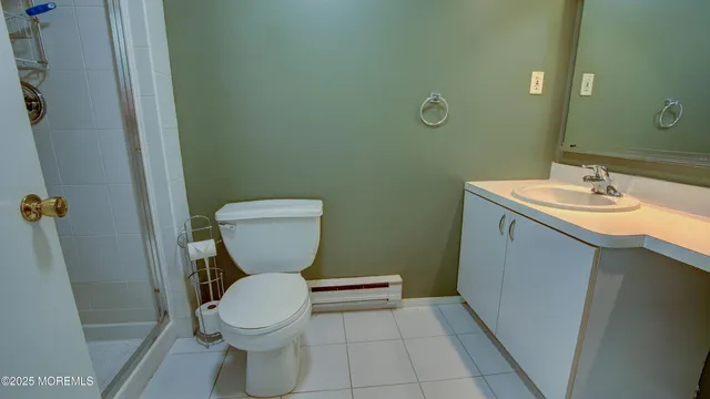 $2,000 | 30 Meadow Green Circle, Unit E, Manalapan, NJ 07726