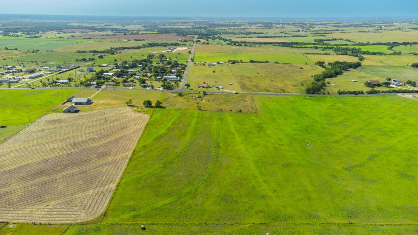 1499 County Road 311 Jarrell, TX 76537 - Photo 4 of 9 a view of an ocean view