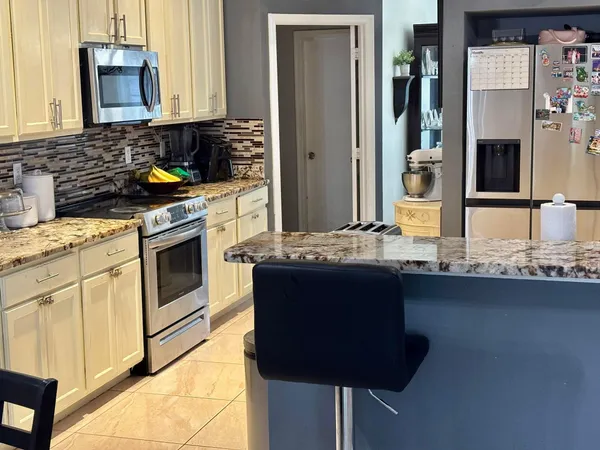 $2,500 | 981 Southwest McComkle Avenue, Port St. Lucie, FL 34953