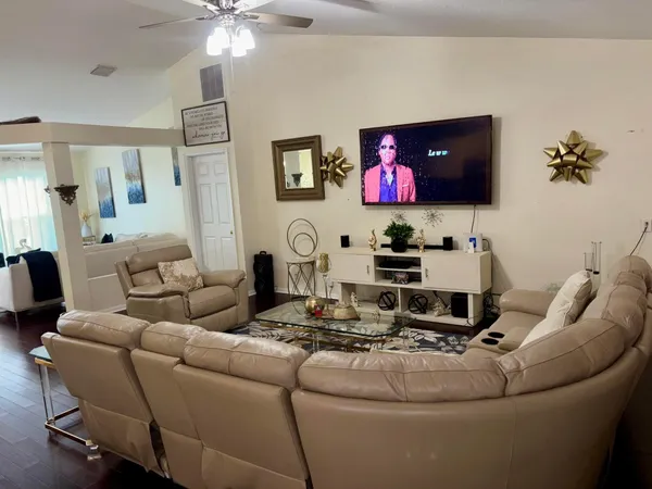 $2,500 | 981 Southwest McComkle Avenue, Port St. Lucie, FL 34953