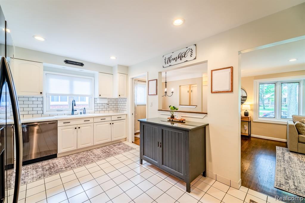 14810 Wick Road Allen Park, MI 48101 - Photo 14 of 45