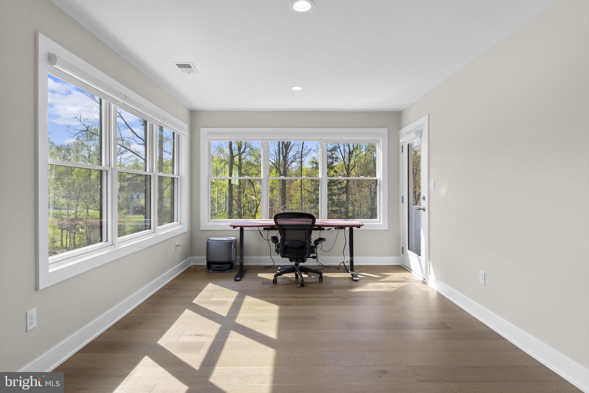 3155 Ridgeview Court Garnet Valley, PA 19060 - Photo 56 of 99 Owner's Sitting Area