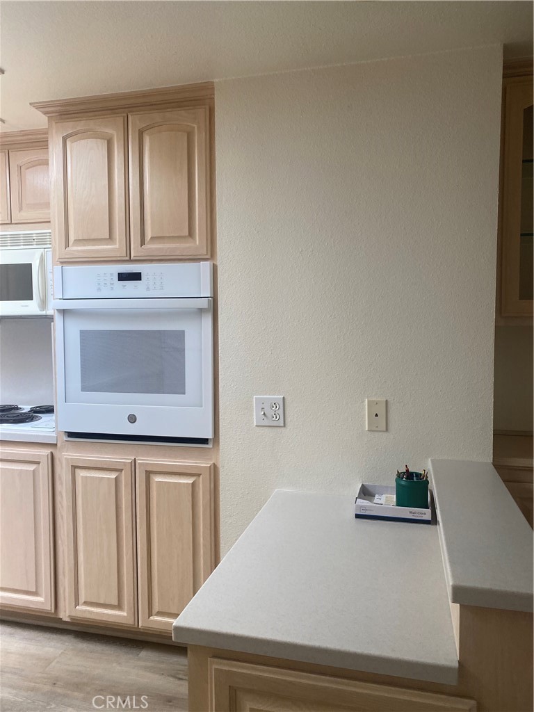 1670 Interlachen Road Seal Beach, CA 90740 - Photo 22 of 44 BREAKFAST BAR AREA