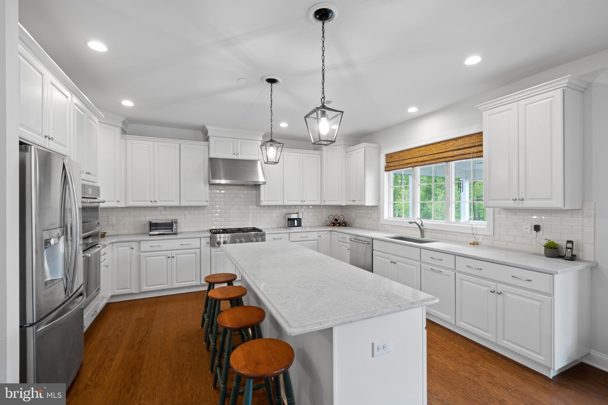 502 Liseter Road Newtown Square, PA 19073 - Photo 7 of 49 Quartz countertops - island seating for 4