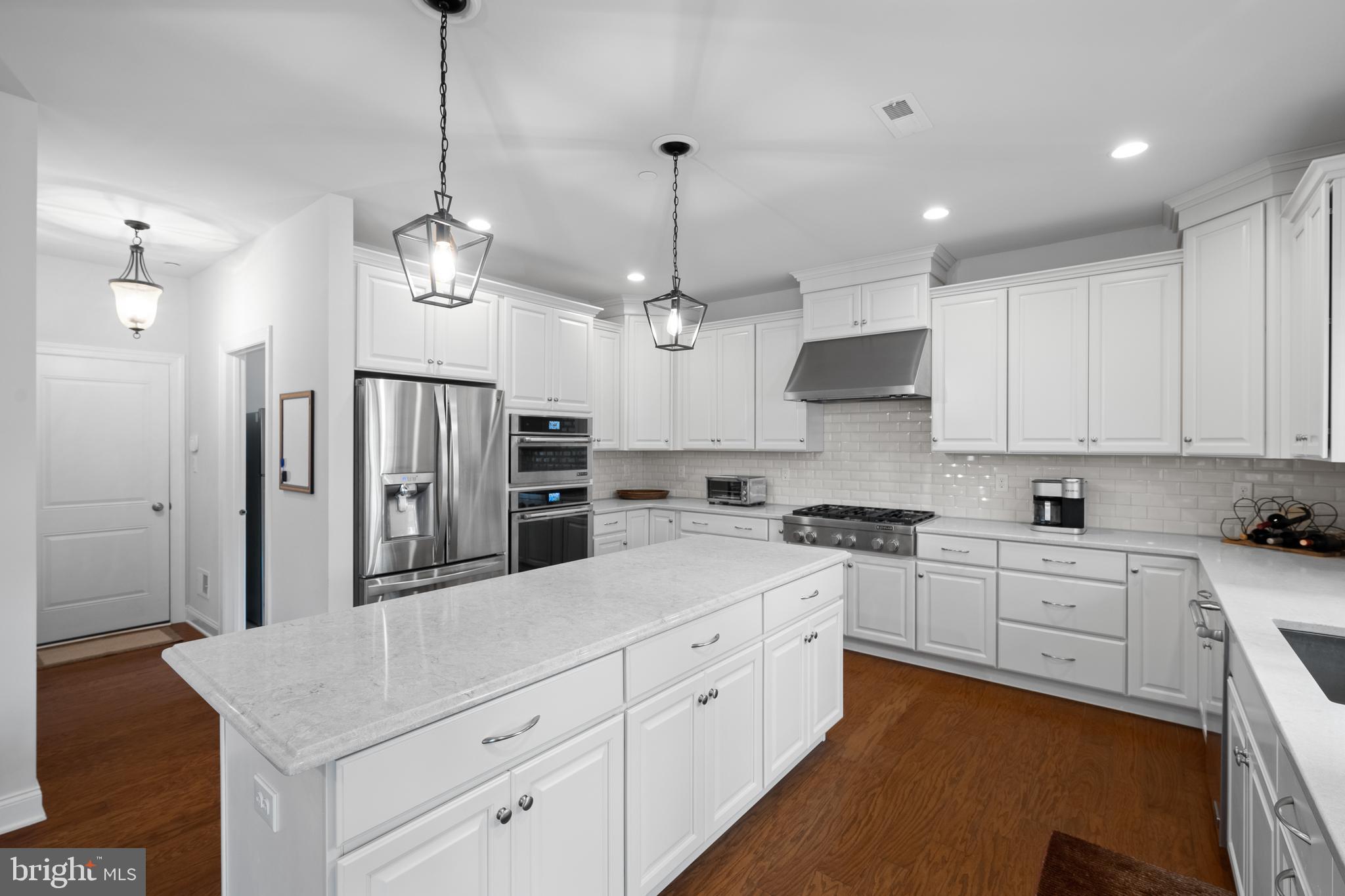 502 Liseter Road Newtown Square, PA 19073 - Photo 9 of 49 very neutral kitchen with all light finishes.