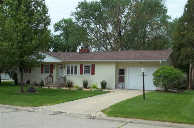406 Ridgecrest Drive Clinton, IA 52732 - Photo 1 of 13 Gallery Image 1