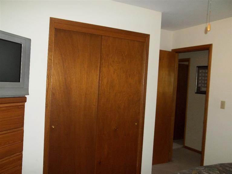 406 Ridgecrest Drive Clinton, IA 52732 - Photo 10 of 13 Gallery Image 10