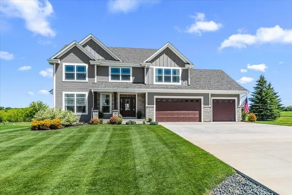 $599,900 | 2900 Loretta Lane, West Bend, WI 53090