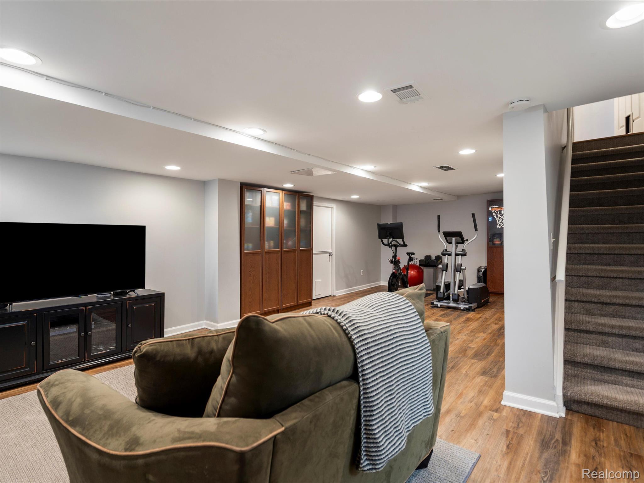 805 Dickson Lane Rochester, MI 48307 - Photo 39 of 53 Gallery Image 39