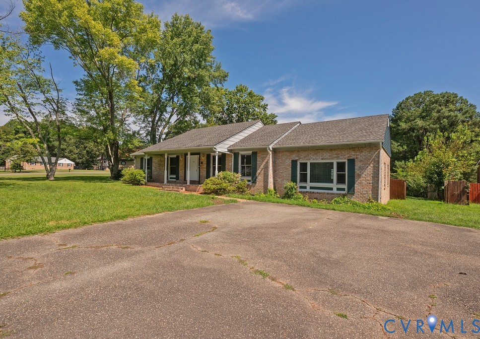 1011 Adkins Road North Chesterfield, VA 23236 - Photo 5 of 48 Gallery Image 5