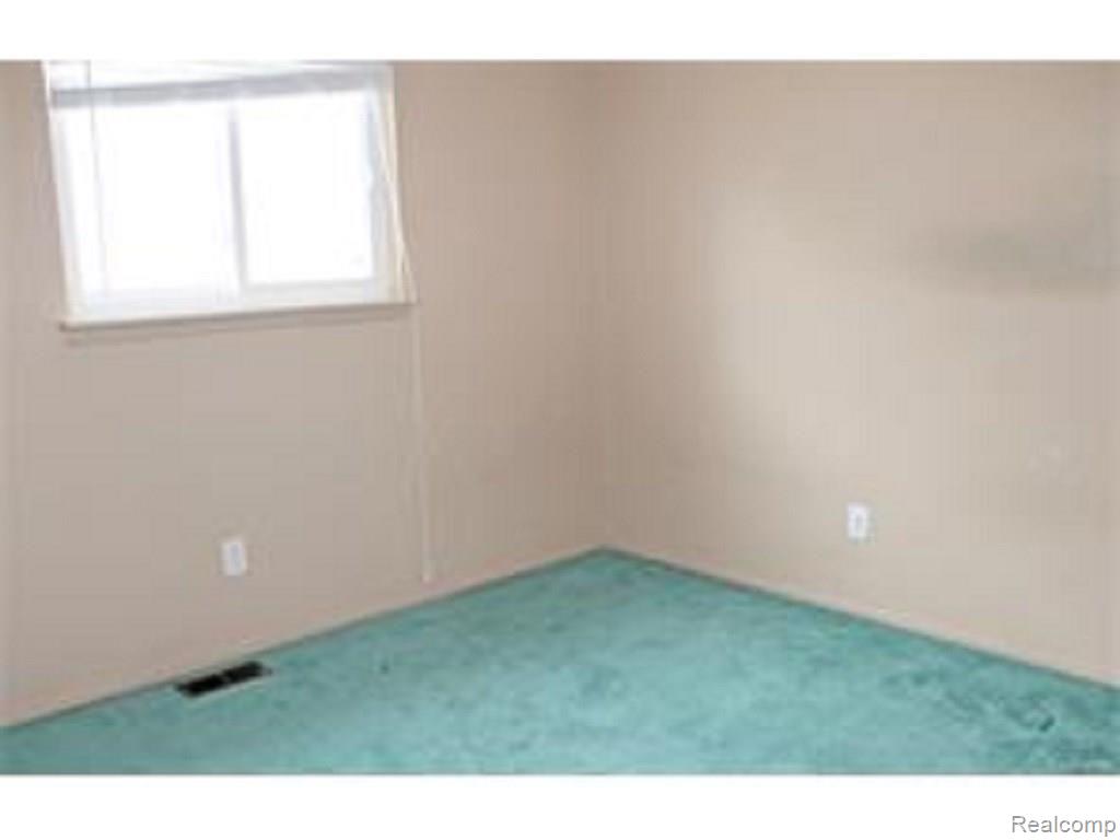1915 Martin Road Ferndale, MI 48220 - Photo 8 of 12 8.jpg