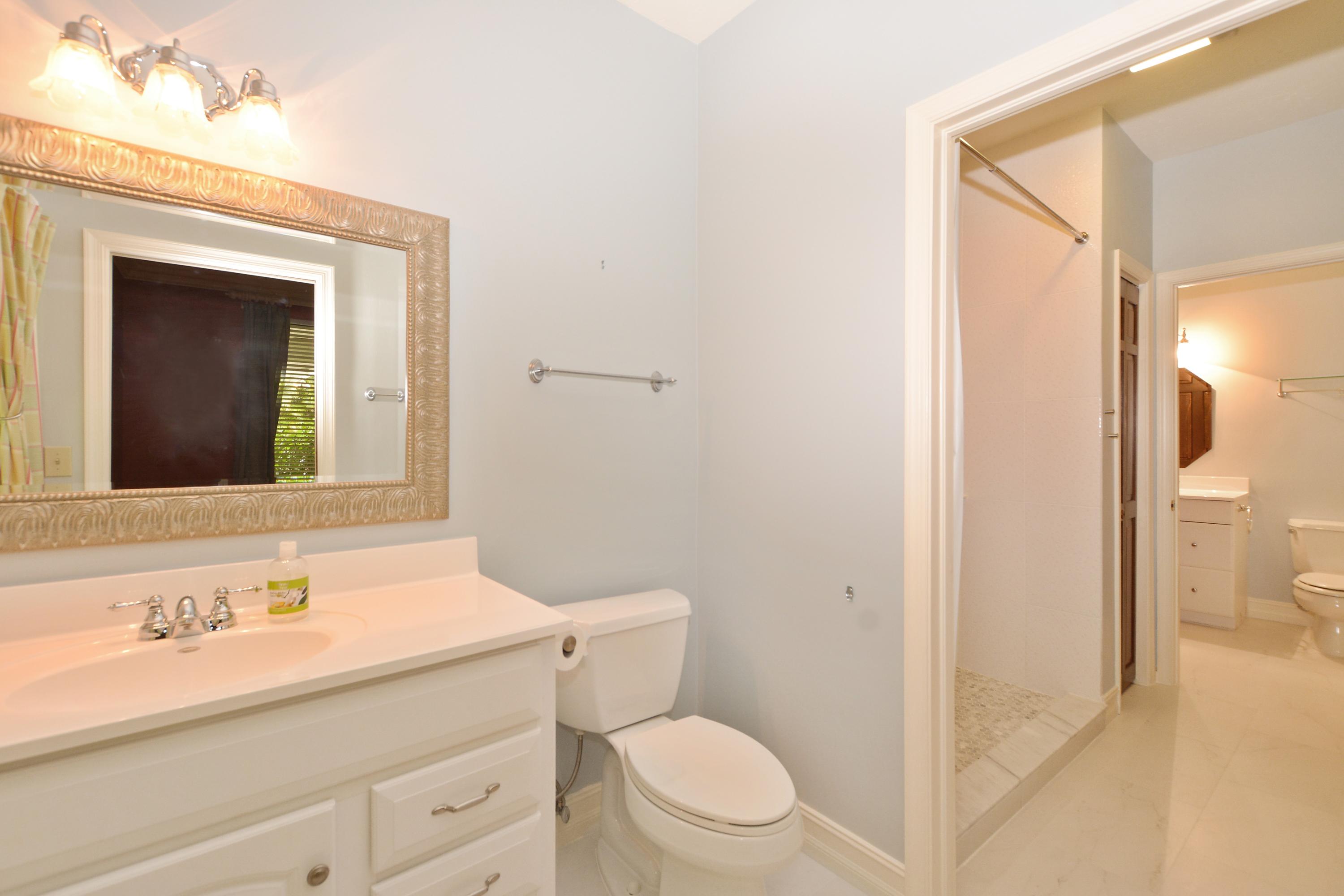 10459 Prestwick Road Boynton Beach, FL 33436 - Photo 20 of 31 Bathroom