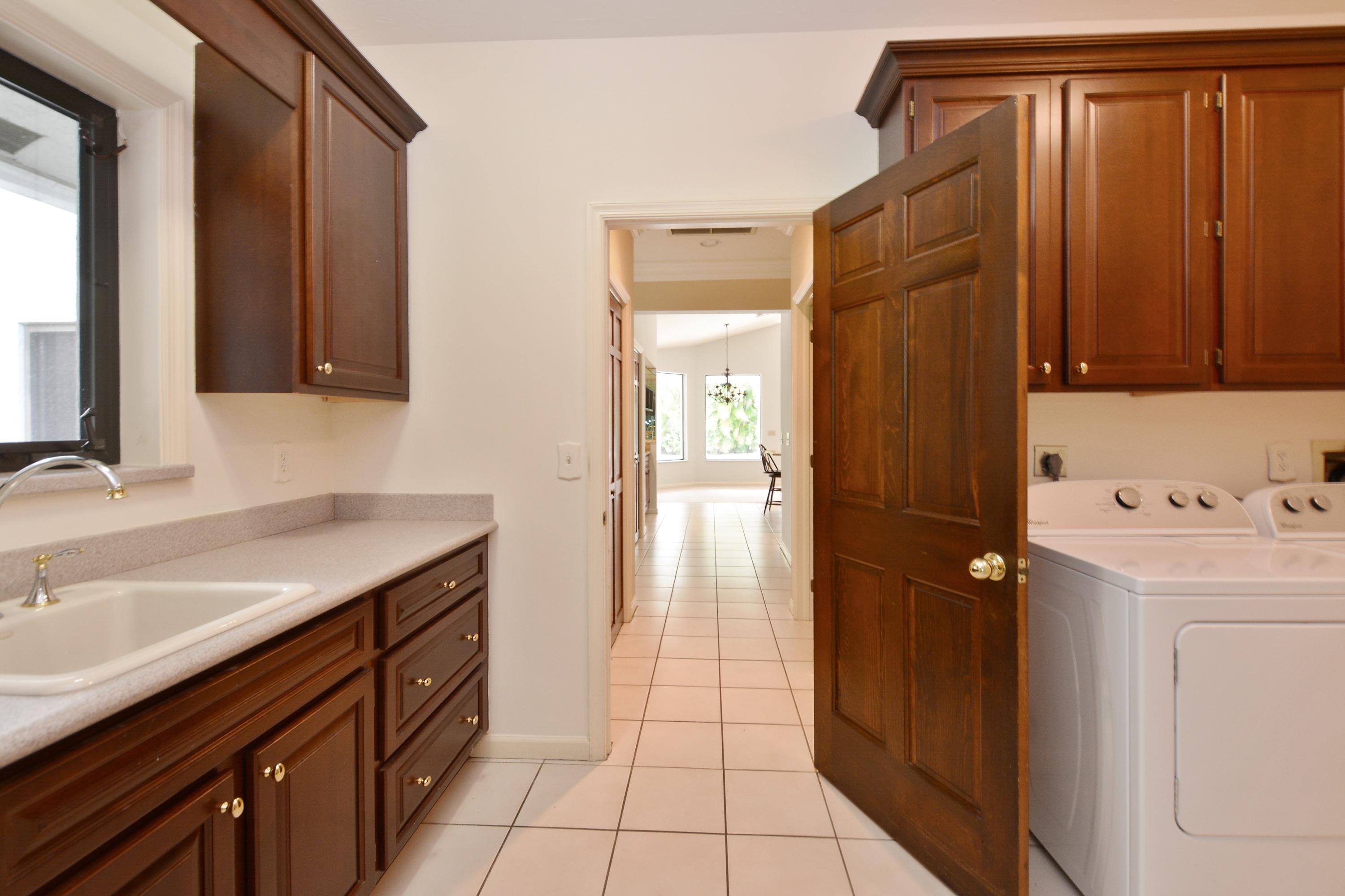 10459 Prestwick Road Boynton Beach, FL 33436 - Photo 23 of 31 Laundry Room