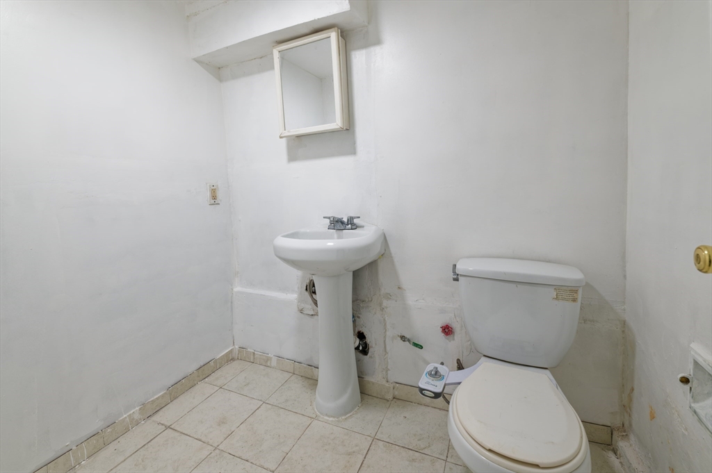 1 Rockland Rd Court Auburn, MA 01501 - Photo 28 of 38 a bathroom with a sink toilet and a mirror