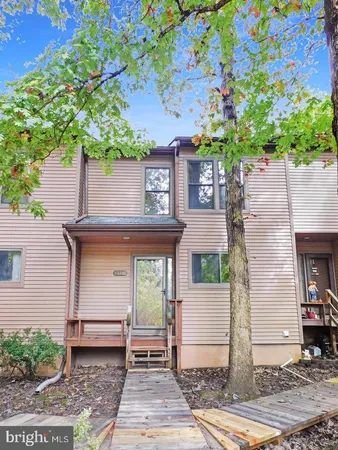 $2,250 | 23348 Red Oak Court, California, MD 20619