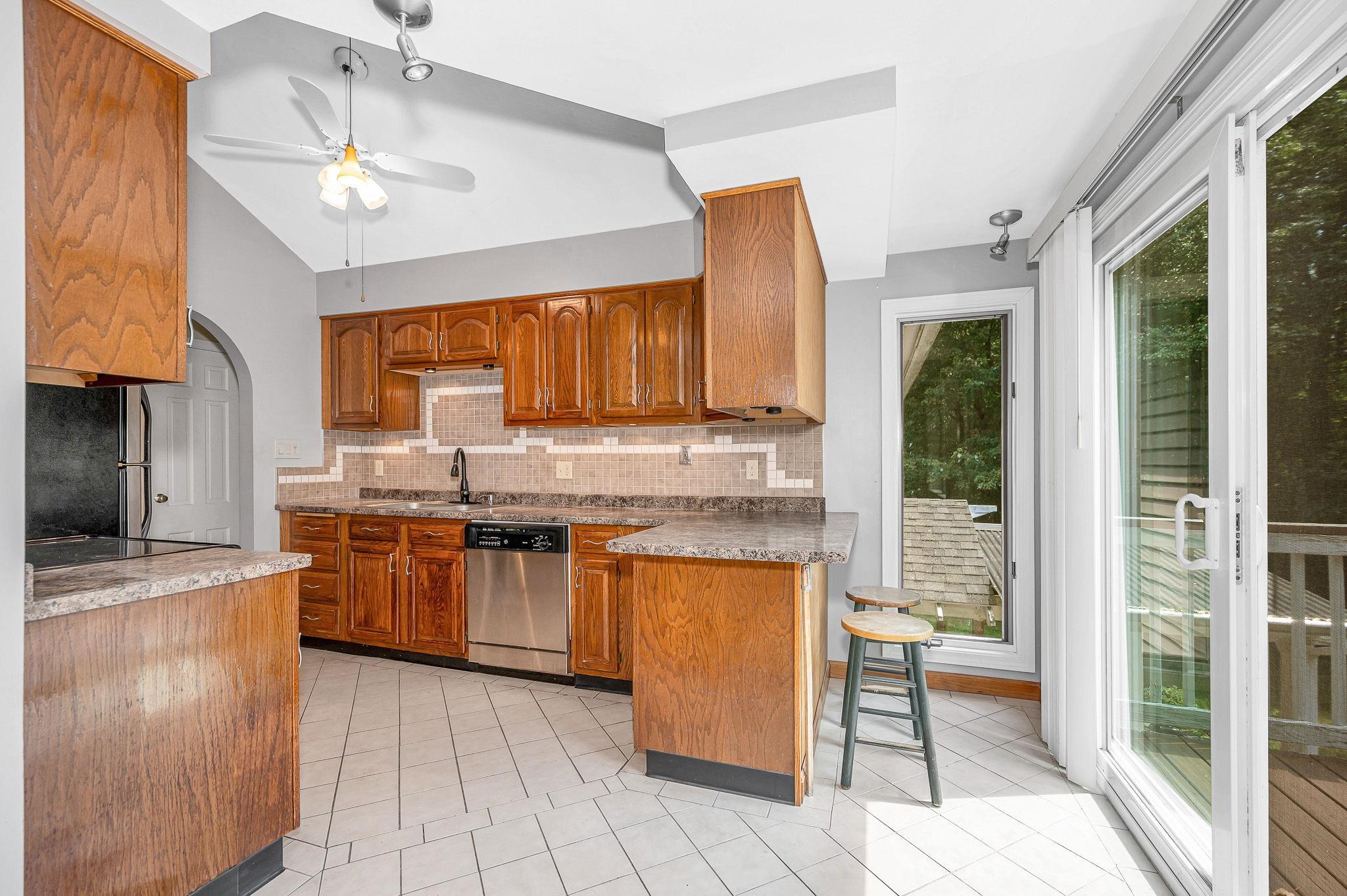 10 Wagner Way Hudson, NH 03051 - Photo 9 of 48