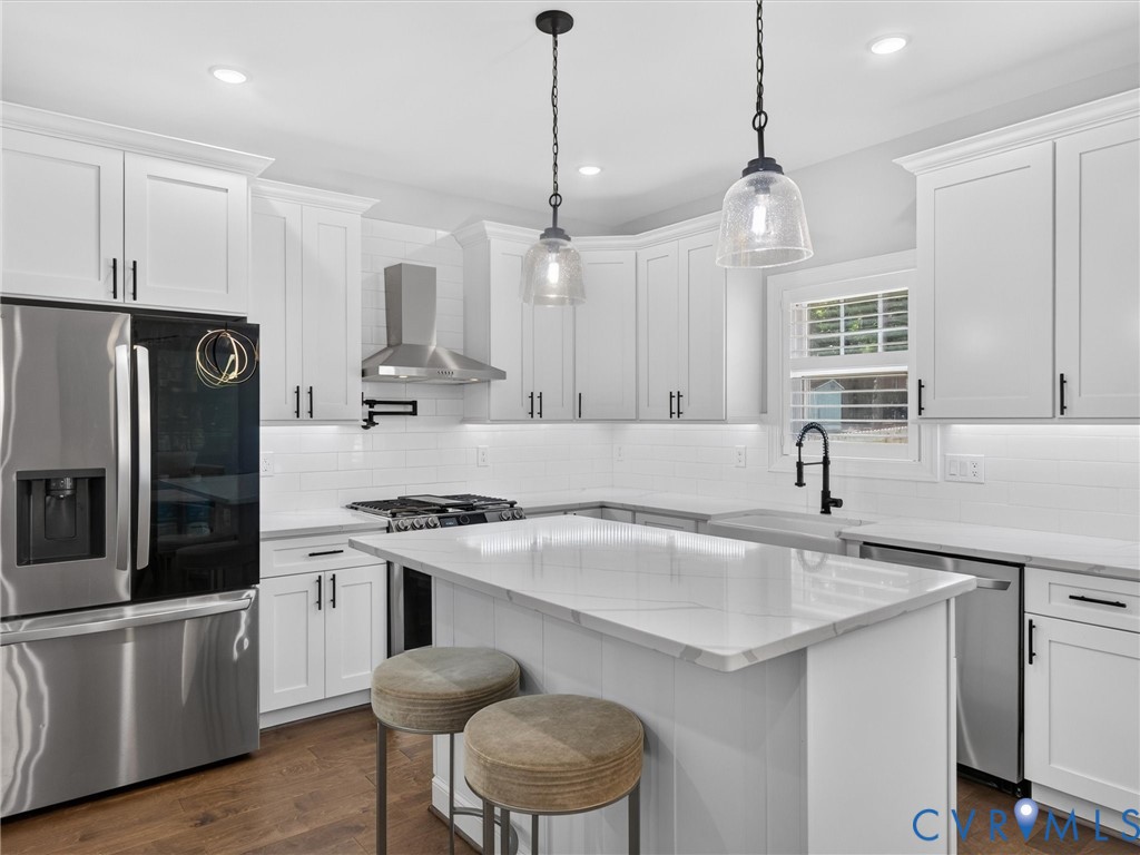 9011 Midway Road Henrico, VA 23229 - Photo 20 of 65 Modern kitchen featuring white shaker cabinetry, s