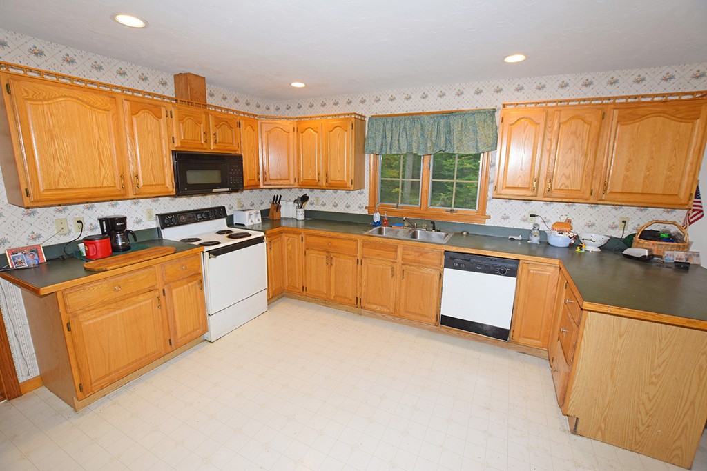 89 Dugway Road Petersham, MA 01366 - Photo 8 of 30