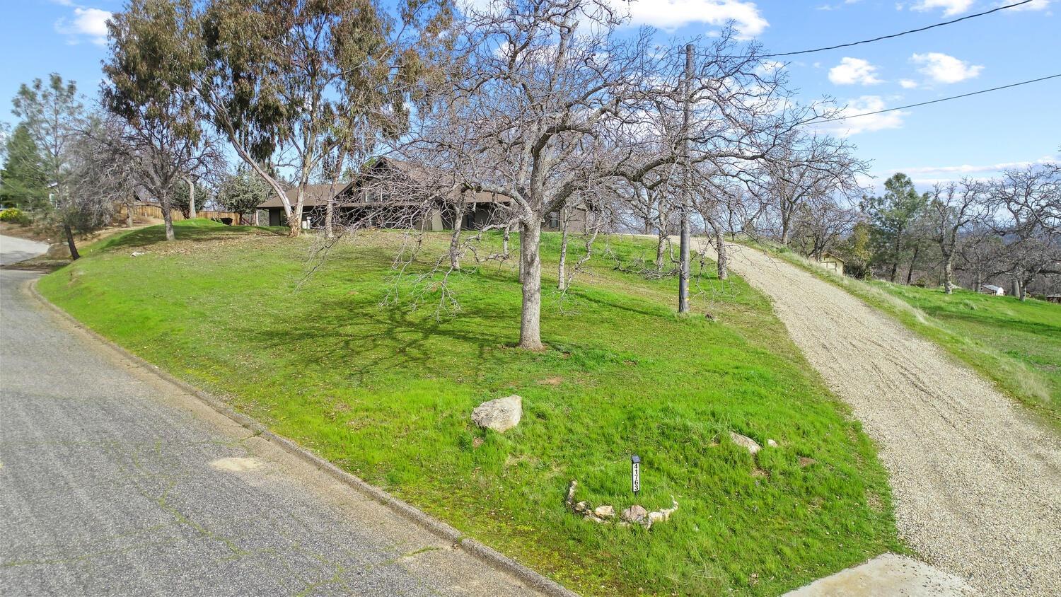 41763 Horseshoe Way Coarsegold, CA 93614 - Photo 34 of 45