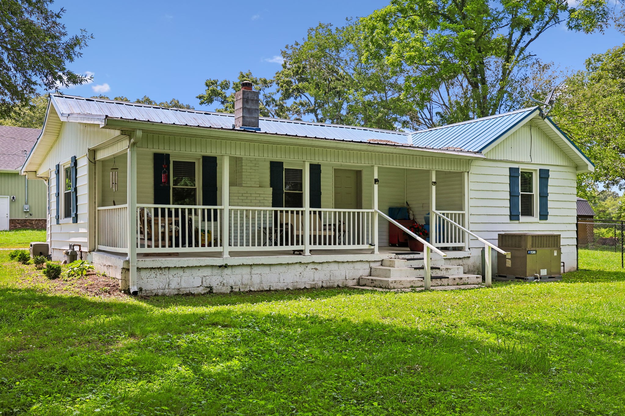 1466 Bible Crossing Road Winchester, TN 37398 - Photo 3 of 42 a view of a house with a yard and a large tree