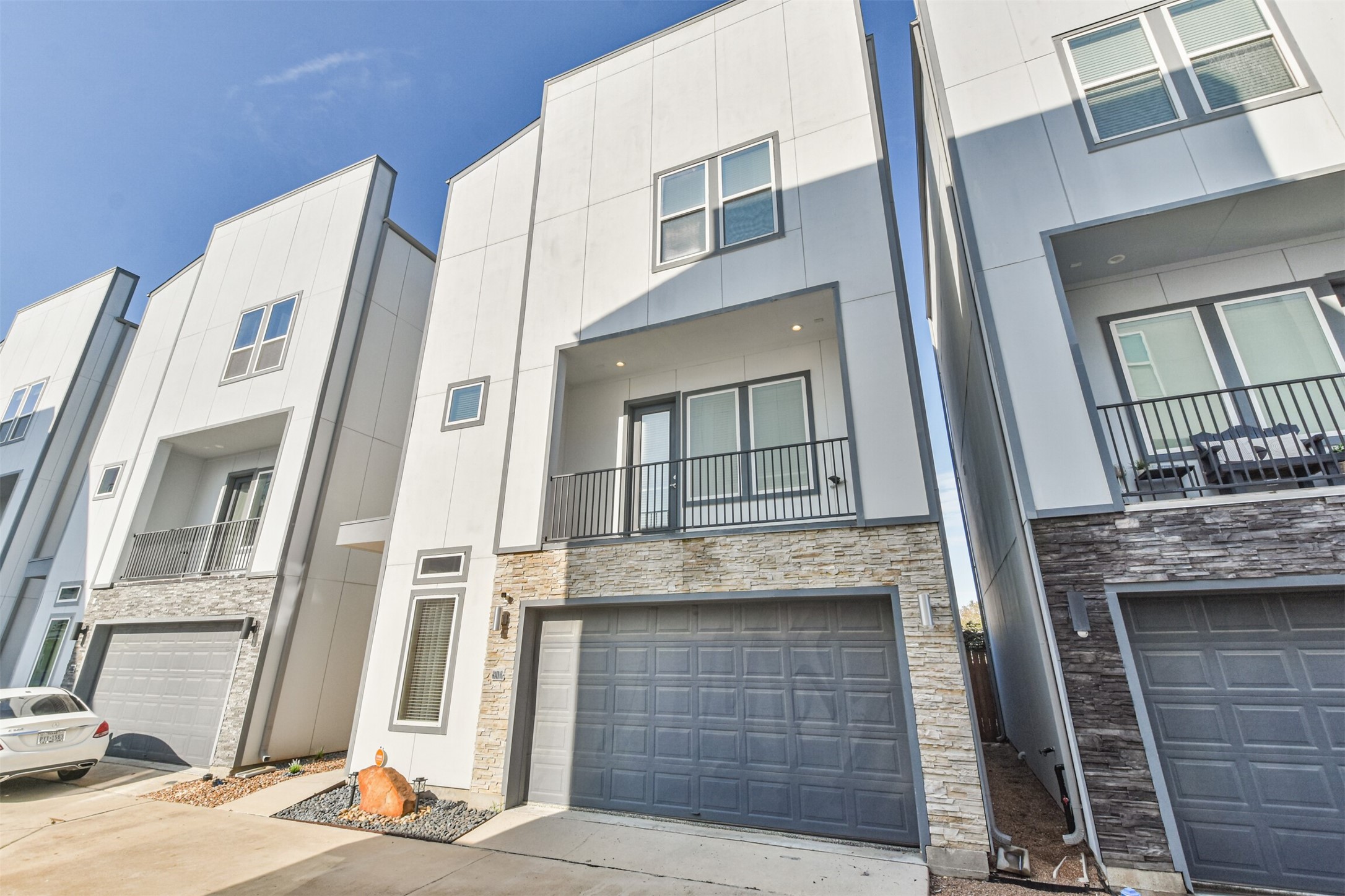 8411 Hempstead Road, Unit H Houston, TX 77008 - Photo 2 of 40