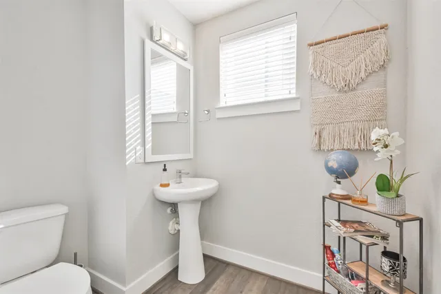 $2,900 | 8411 Hempstead Road, Unit H, Houston, TX 77008