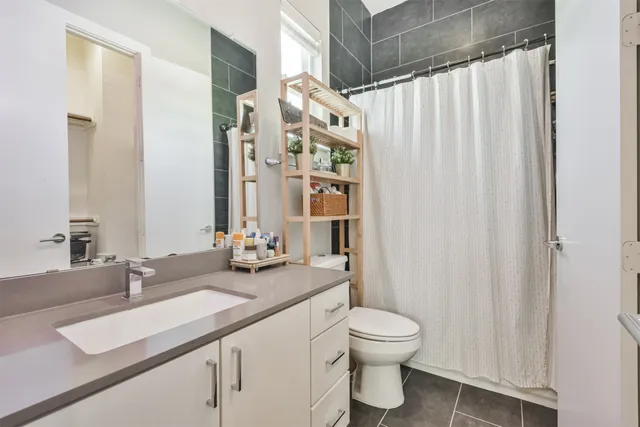 $2,900 | 8411 Hempstead Road, Unit H, Houston, TX 77008